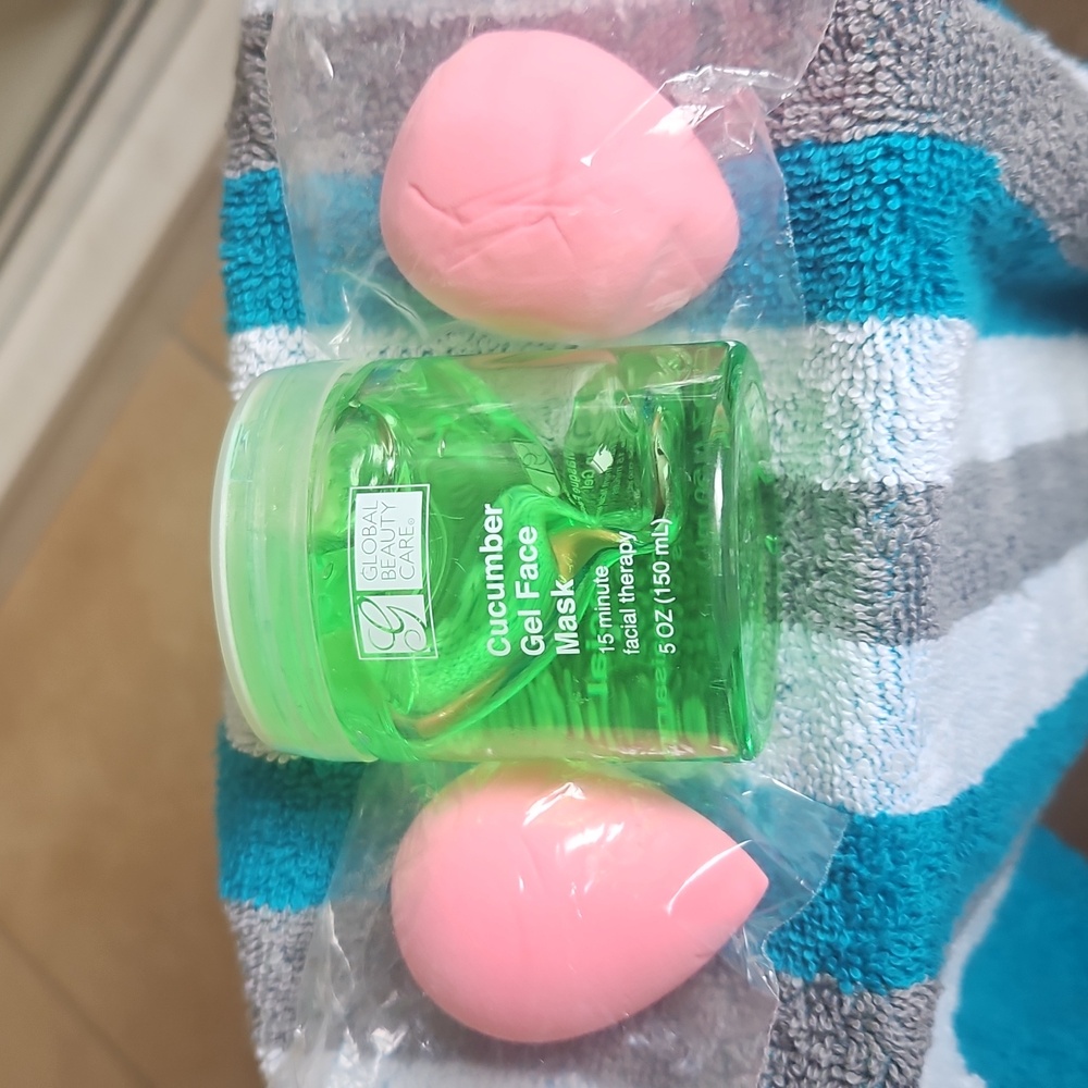 Global Beauty Care CUCUMBER Gel Mask NWOT Green W 2 Applicator Sponges.